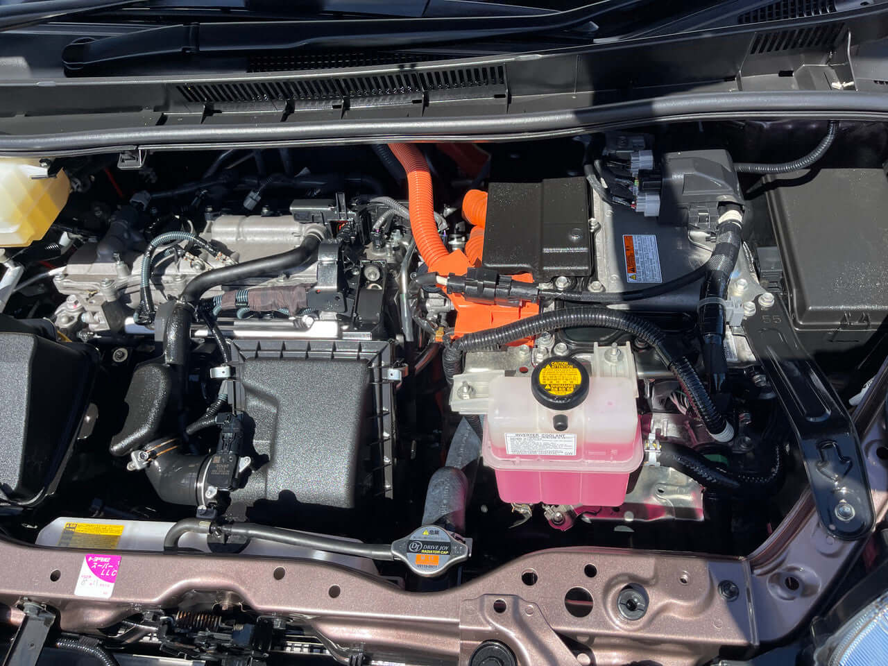 Engine view of 2014 Toyota Noah 1.8L Hybrid G Edition showcasing hybrid components and design.