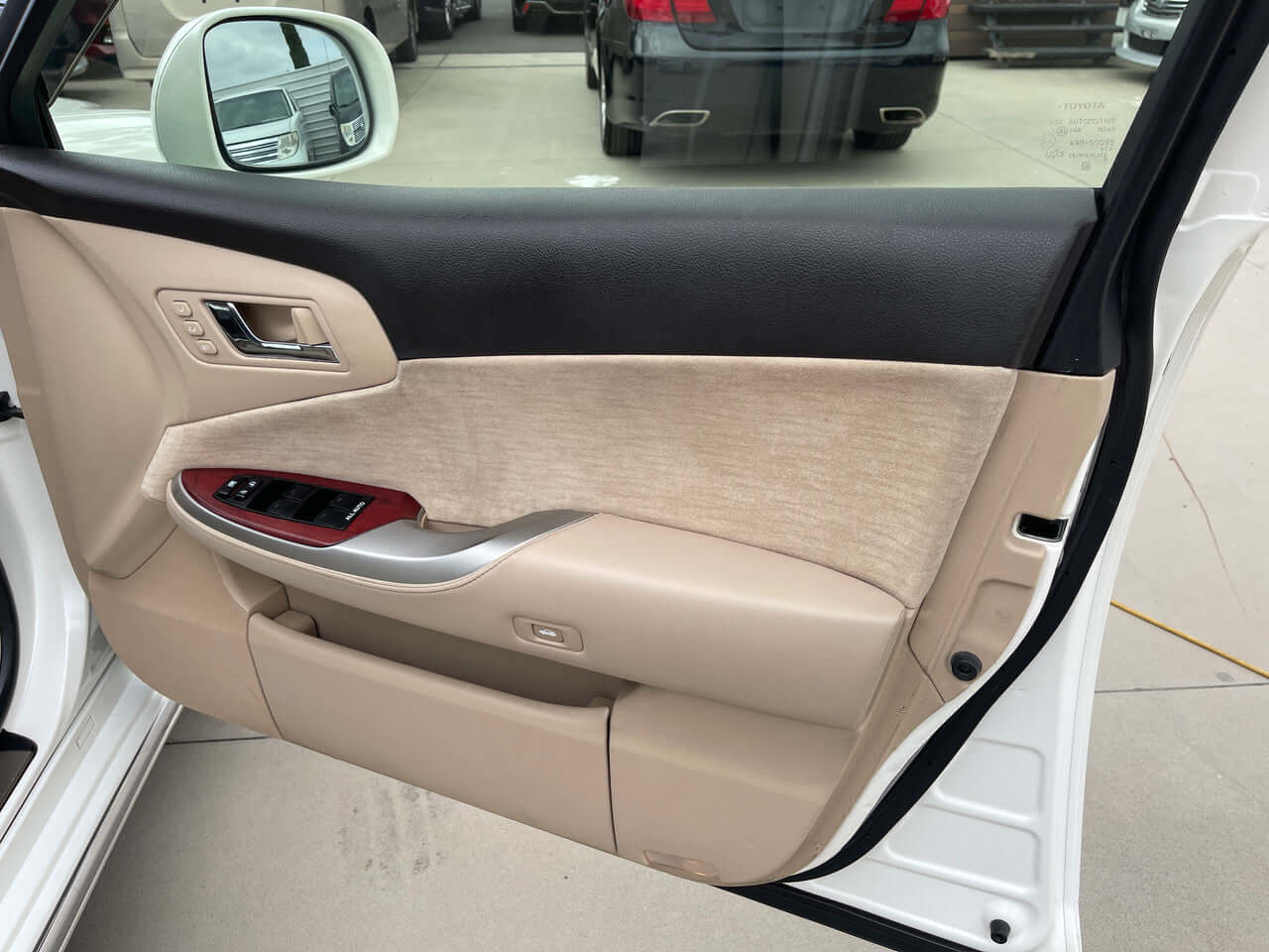Interior door panel of 2012 Toyota Crown Majesta V8 4.6L C Type Luxury Sedan showcasing high-quality materials.