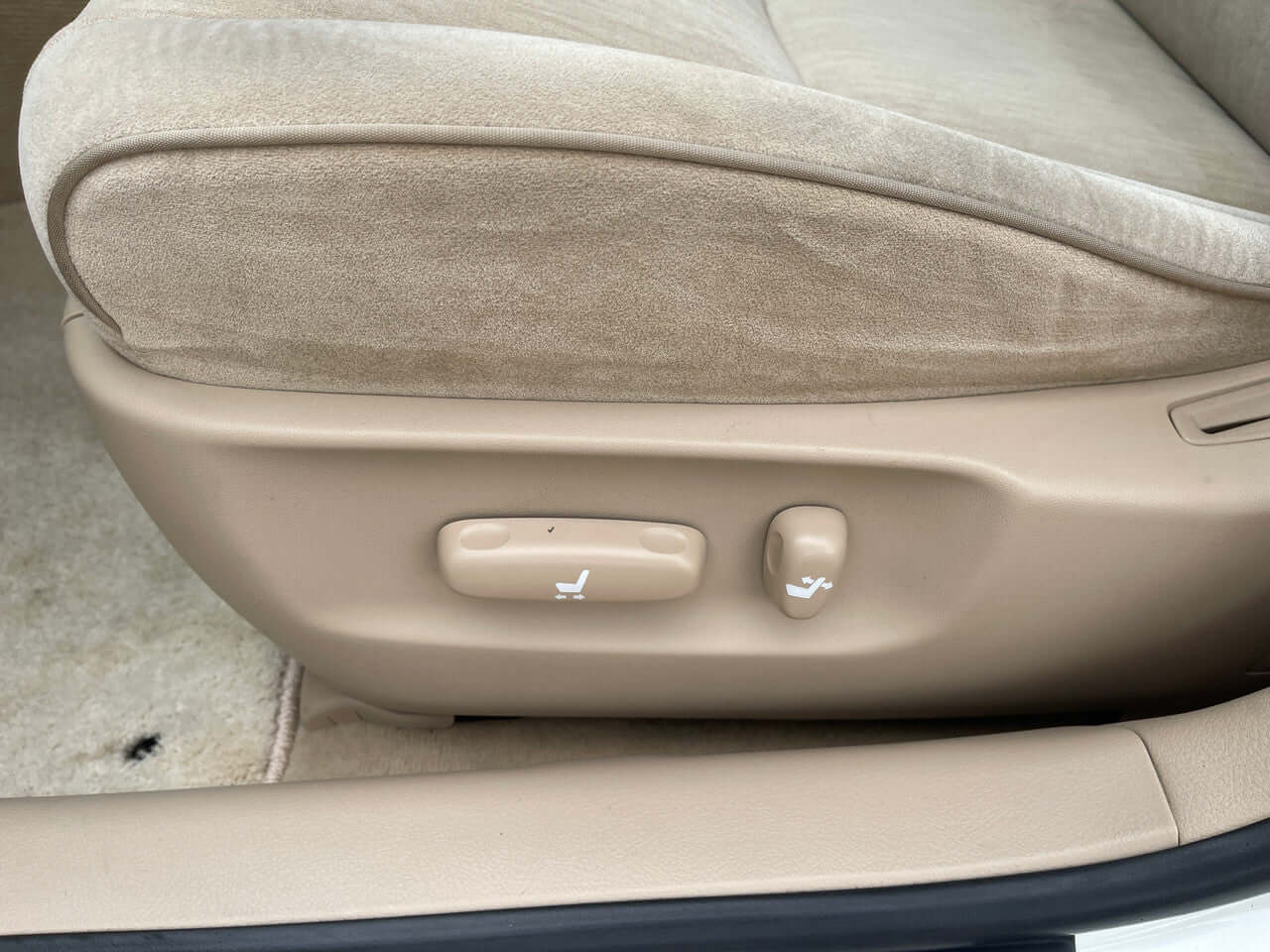 2012 Toyota Crown Majesta V8 4.6L seat adjustment controls in beige interior for luxury sedan comfort.