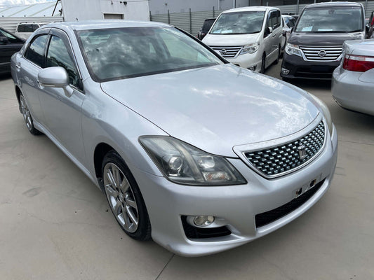 2008 Toyota Crown V6 3.5L Royal Saloon Luxury Sedan in silver color, showcasing its elegant design and luxury features.
