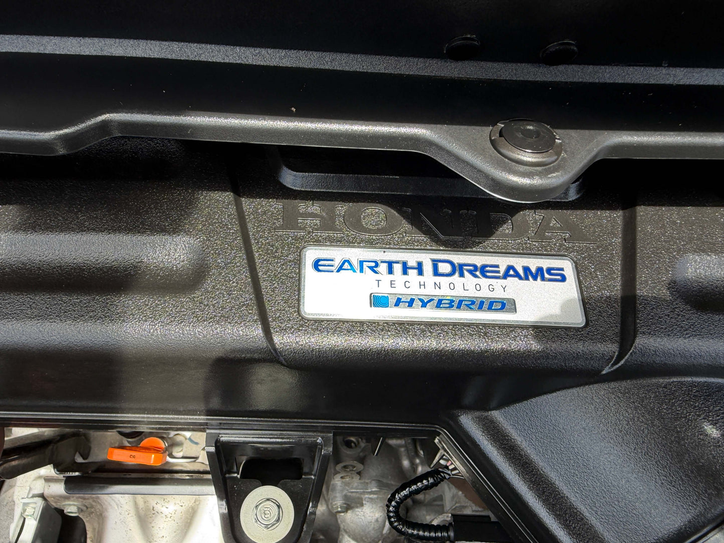 2019 Honda Honda Stepwgn 2.0 Spada Hybrid Engine label showing Earth Dreams Technology Hybrid in a Honda vehicle.