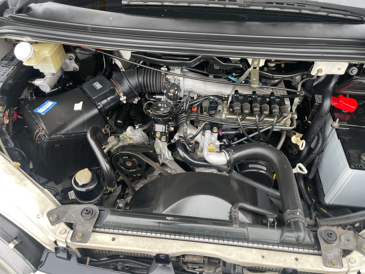 Engine bay of a 2002 Mitsubishi Delica Space Gear V6 3.0L 4WD showing detailed components.
