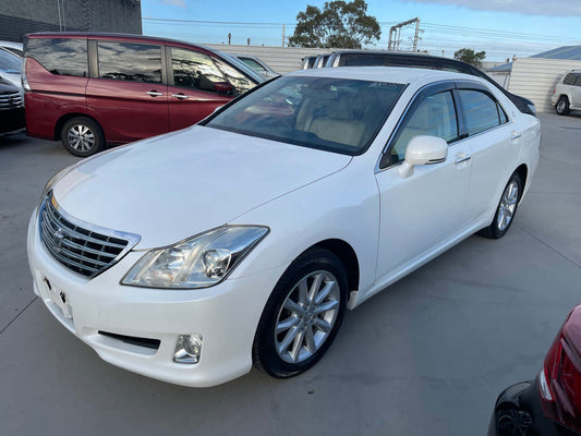 2008 Toyota Crown V6 3.0L Royal Saloon Luxury Sedan in white color, parked in a car lot.