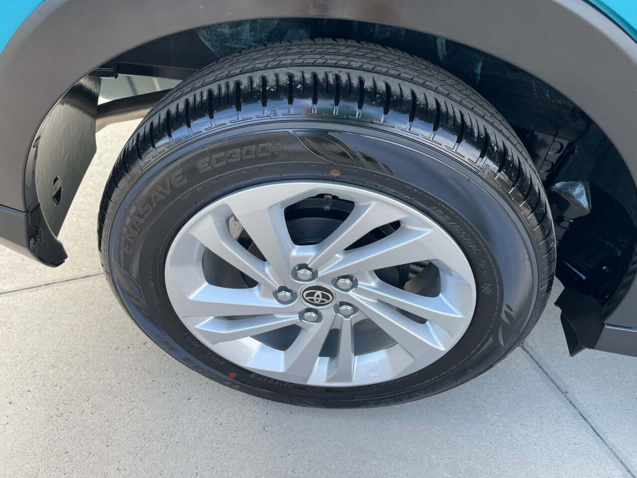 2022 Toyota Raize 1.2L e-Smart Hybrid alloy wheel and tire close-up, showcasing modern design and tread pattern.