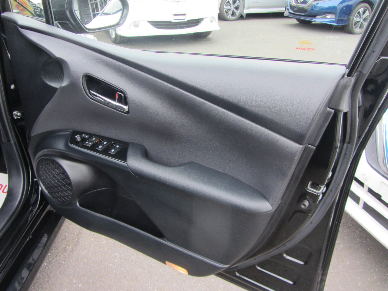 2017 Toyota Prius Prime Plug-In Hybrid 1.8L G-Edition 4 seater, VIN 6ZZ00ZVW523012444 (#2444)