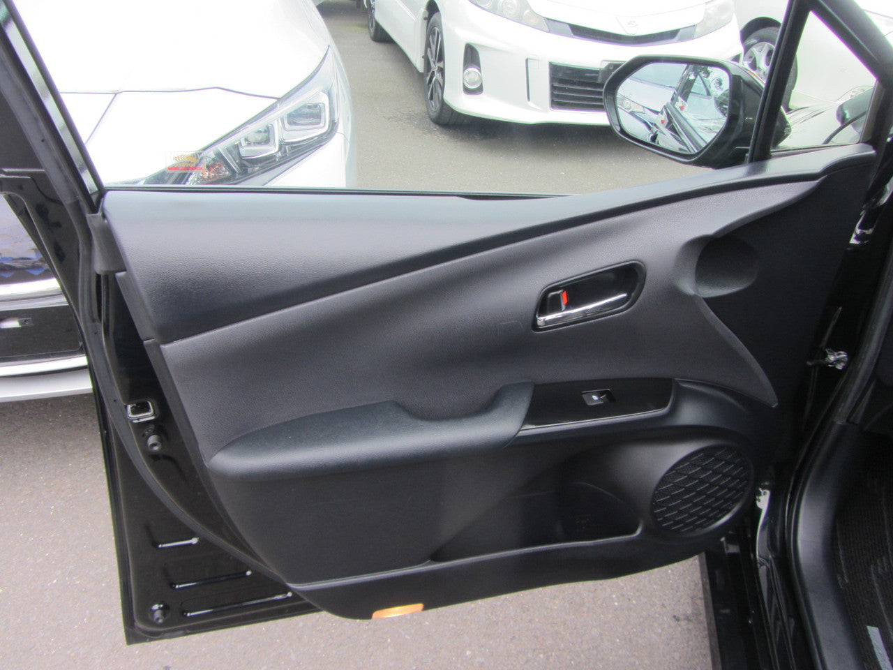 2017 Toyota Prius Prime Plug-In Hybrid 1.8L G-Edition 4 seater, VIN 6ZZ00ZVW523012444 (#2444)