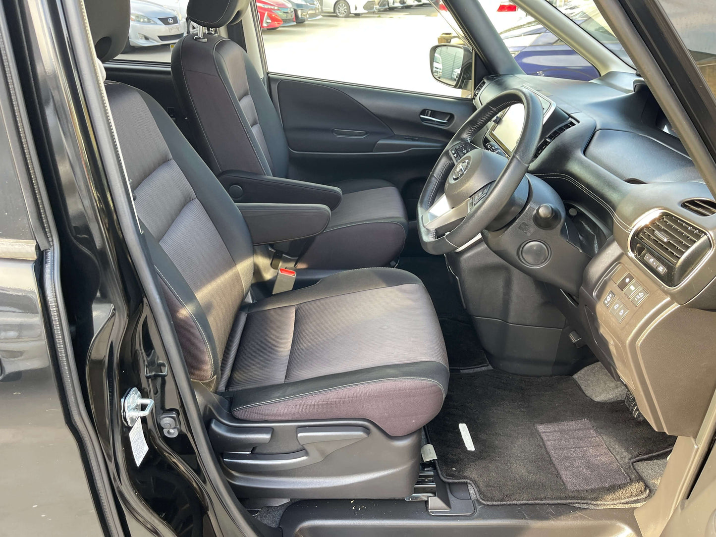Interior view of 2017 Nissan Serena 2.0L S-Hybrid showcasing front seats and dashboard.