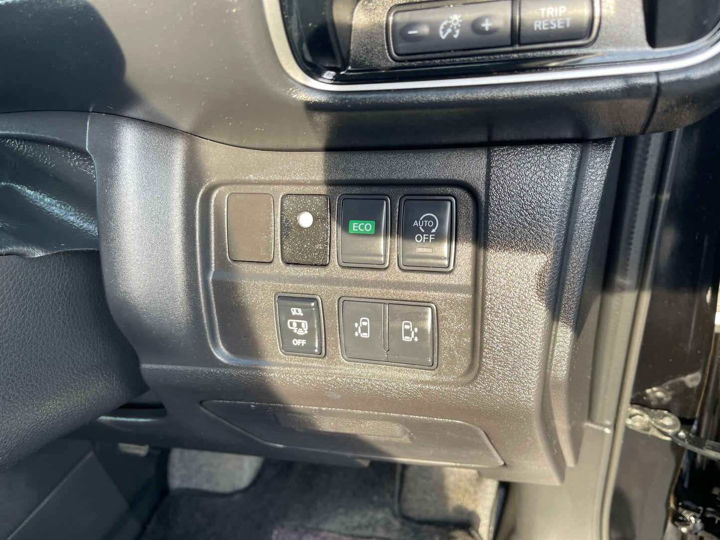 Interior controls of the 2017 Nissan Serena 2.0L S-Hybrid, including ECO and auto buttons.