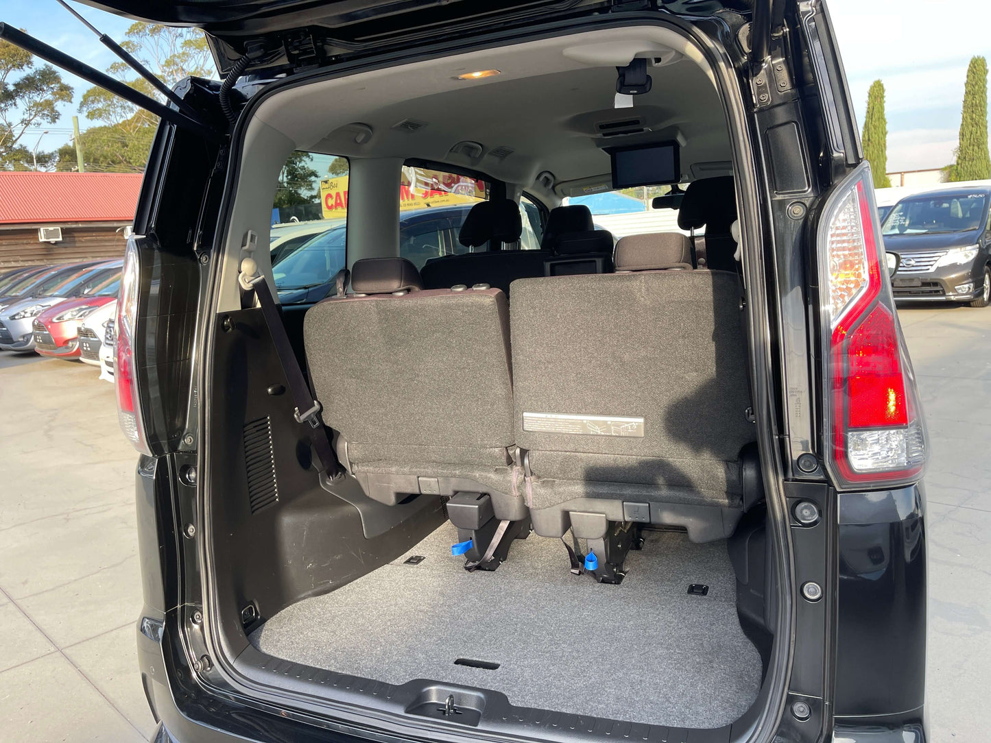 Interior view of the 2017 Nissan Serena 2.0L S-Hybrid showing spacious trunk and rear seating arrangement.