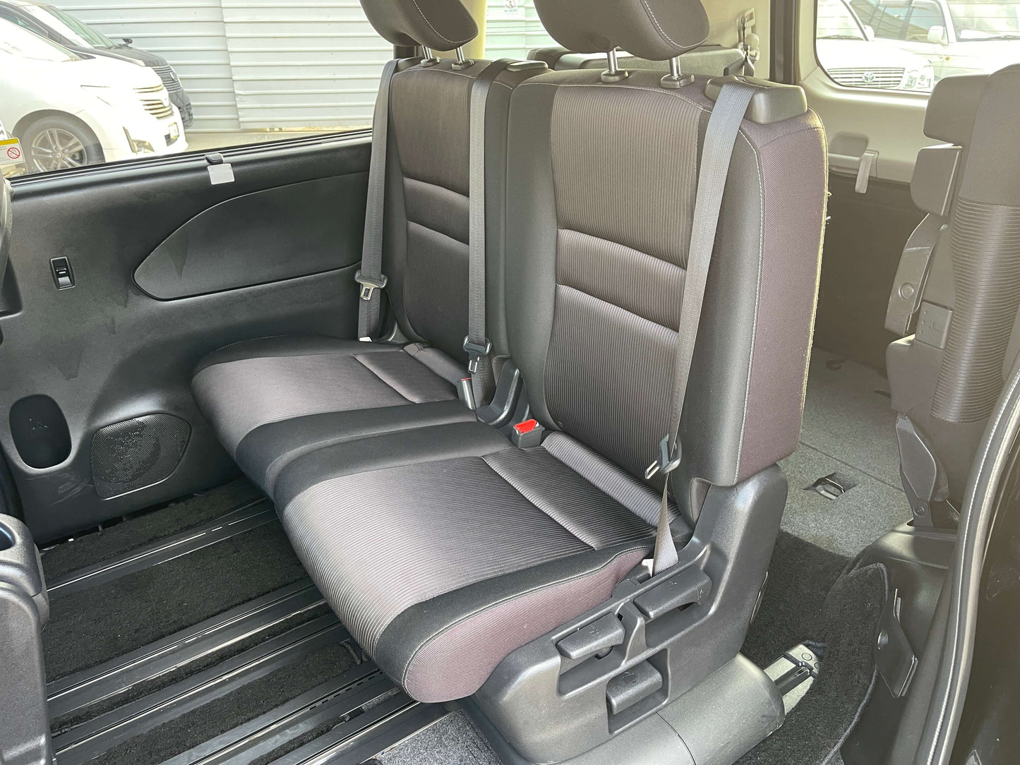 Interior seating of the 2017 Nissan Serena 2.0L S-Hybrid, showcasing 8 seats in the back row.