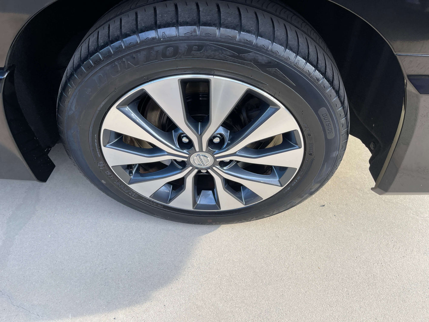 2017 Nissan Serena 2.0L S-Hybrid wheel and tire close-up with stylish alloy design.