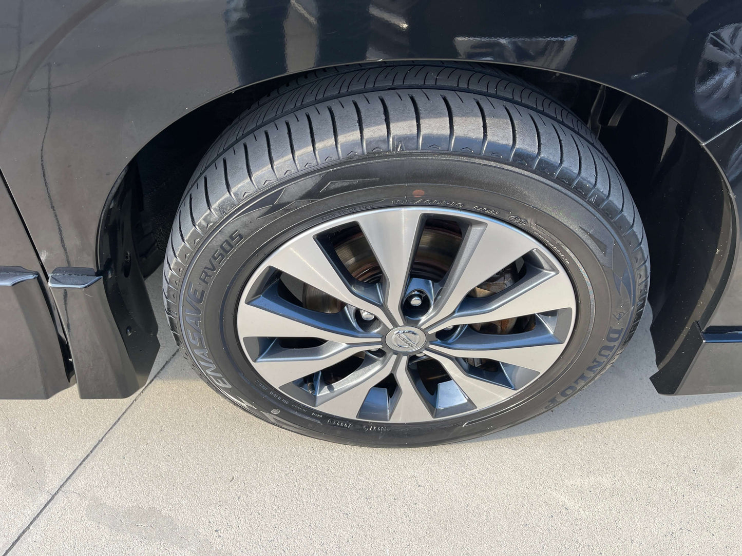 2017 Nissan Serena 2.0L S-Hybrid wheel and tire close-up, featuring stylish alloy rims and high-quality tread pattern.