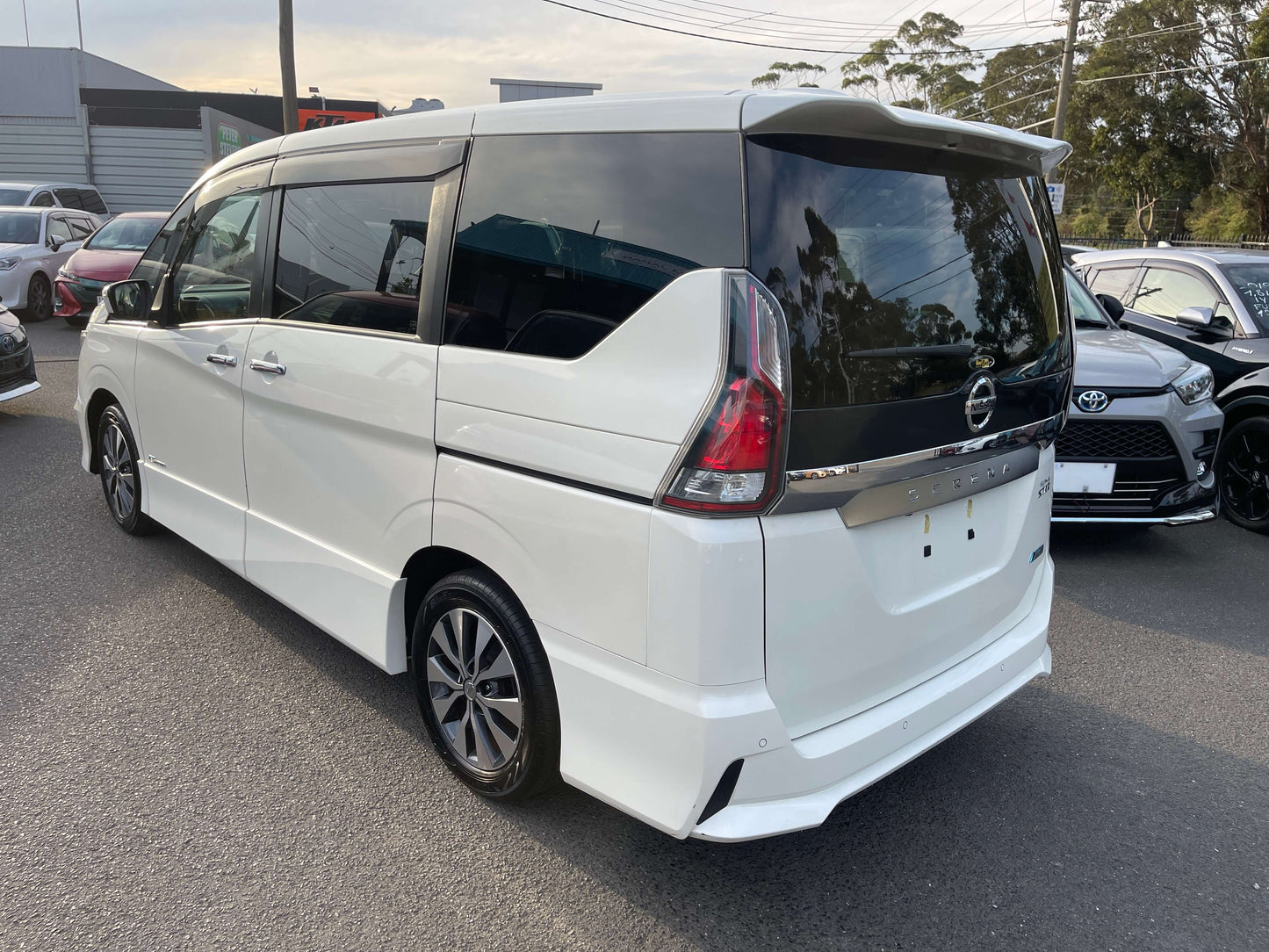 2016 Nissan Serena 2.0L S-Hybrid rear view exterior with sleek design and 8 seats.