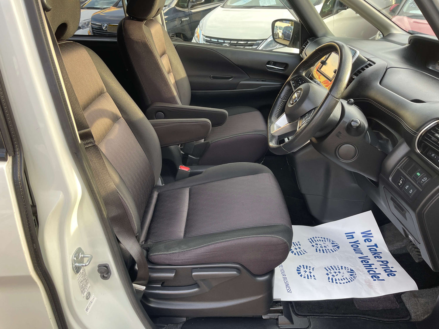 Interior view of 2016 Nissan Serena 2.0L S-Hybrid showcasing spacious seating and dashboard features.