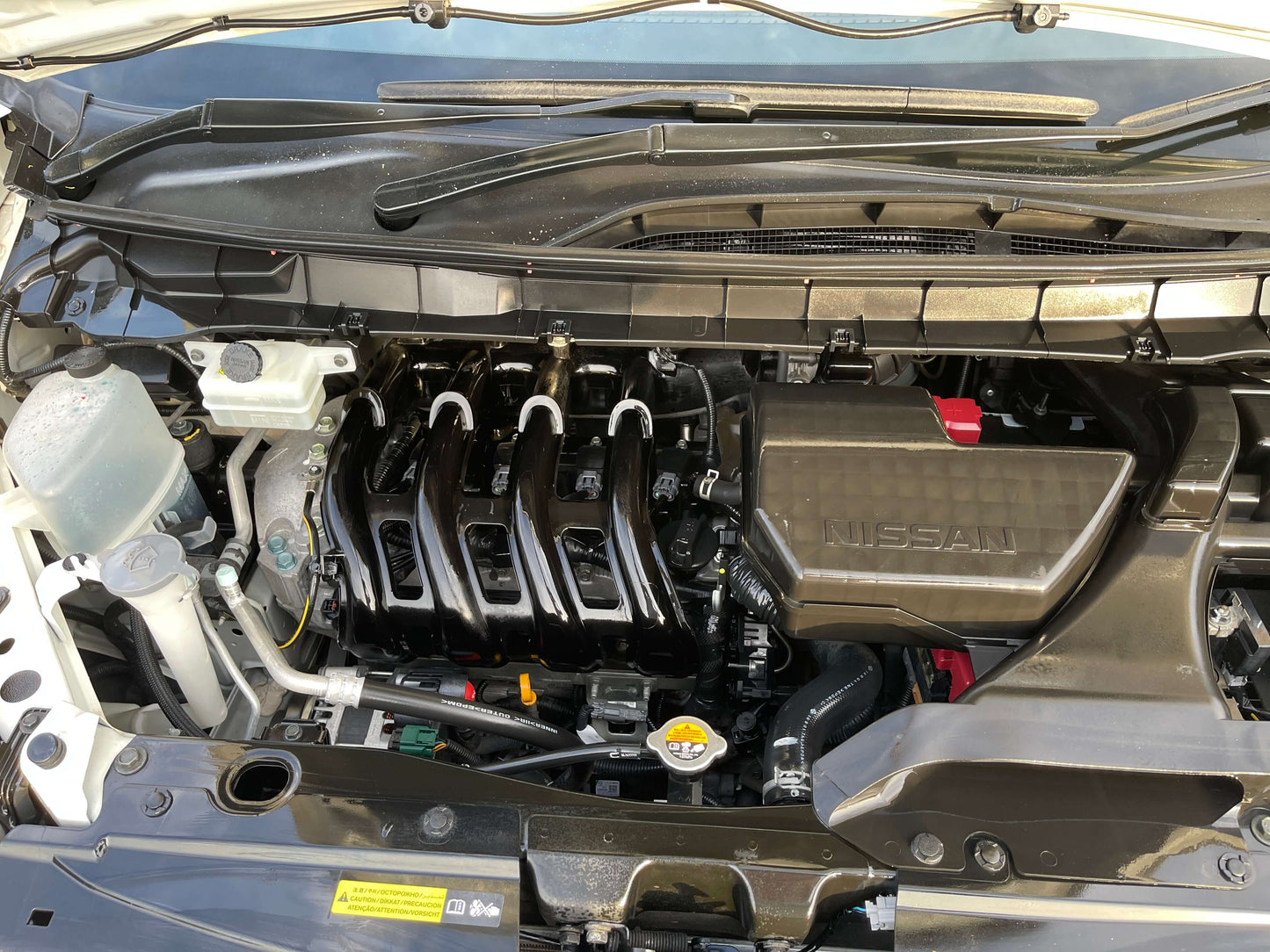 Engine view of 2016 Nissan Serena 2.0L S-Hybrid showcasing its performance features.