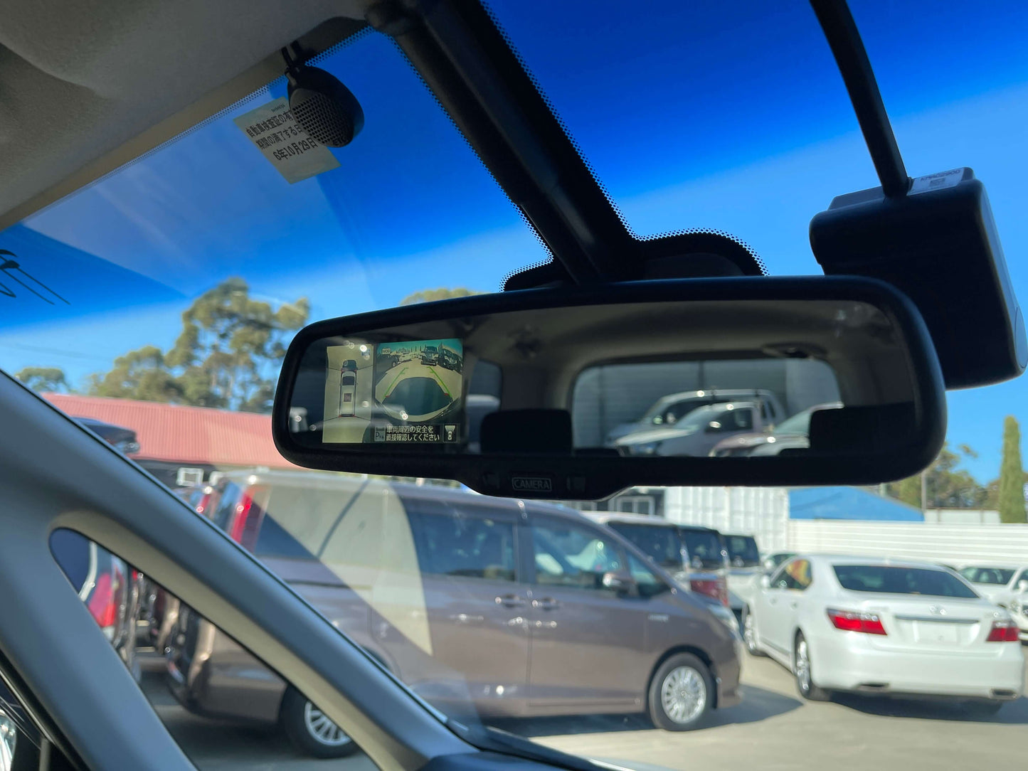 Interior view of rearview mirror showing rear camera display in a 2015 Nissan Serena 2.0L S-Hybrid Highway Star.