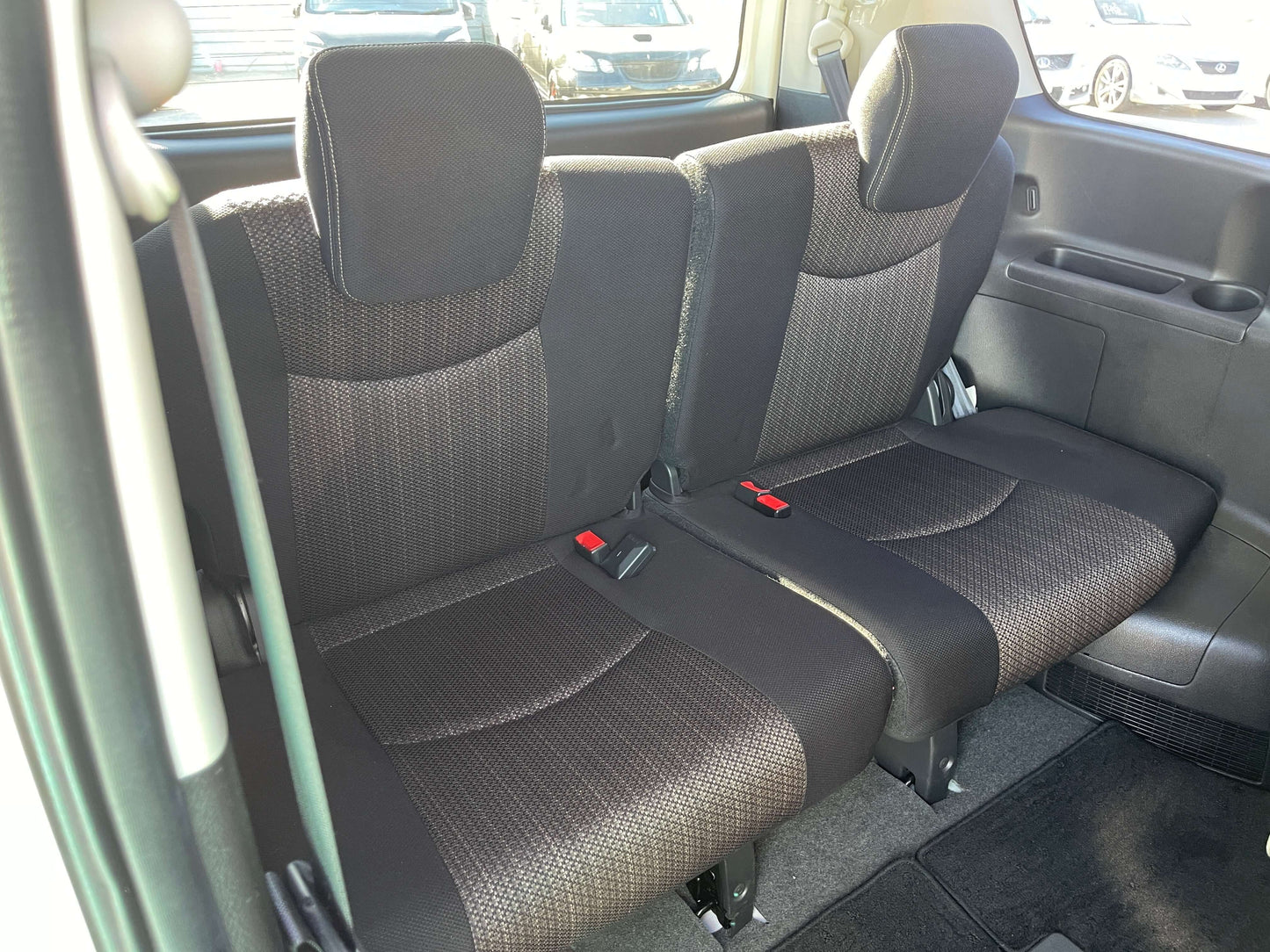 Interior seating of the 2015 Nissan Serena 2.0L S-Hybrid, showing spacious 8-seater configuration.