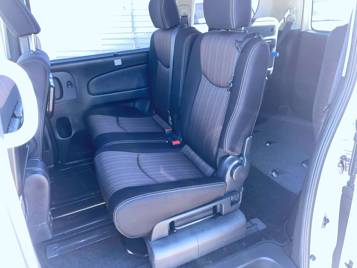Interior seating of the 2015 Nissan Serena 2.0L S-Hybrid, featuring spacious 8-seater configuration.