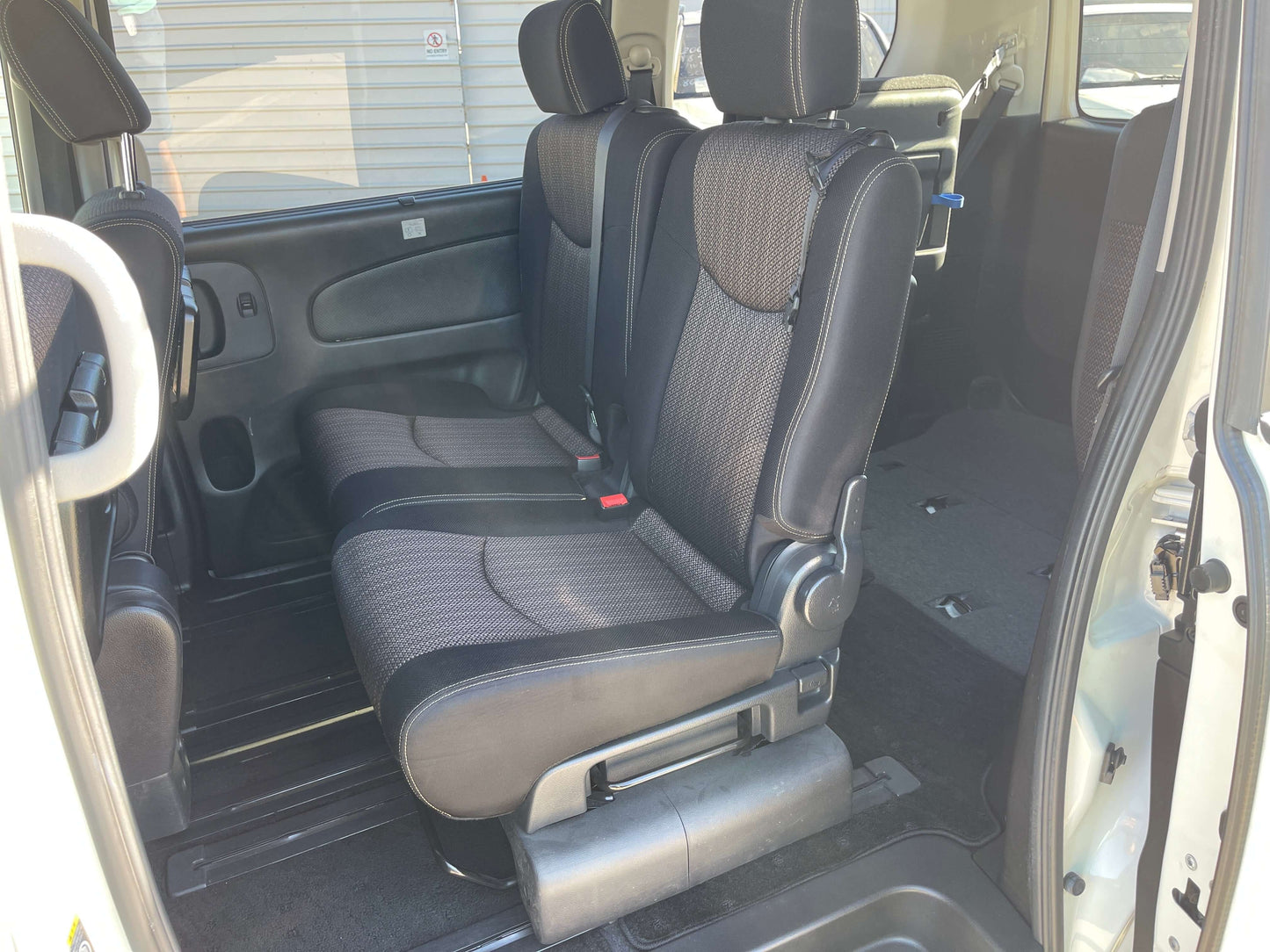 Interior seating of 2015 Nissan Serena 2.0L S-Hybrid with spacious 8-seat configuration.