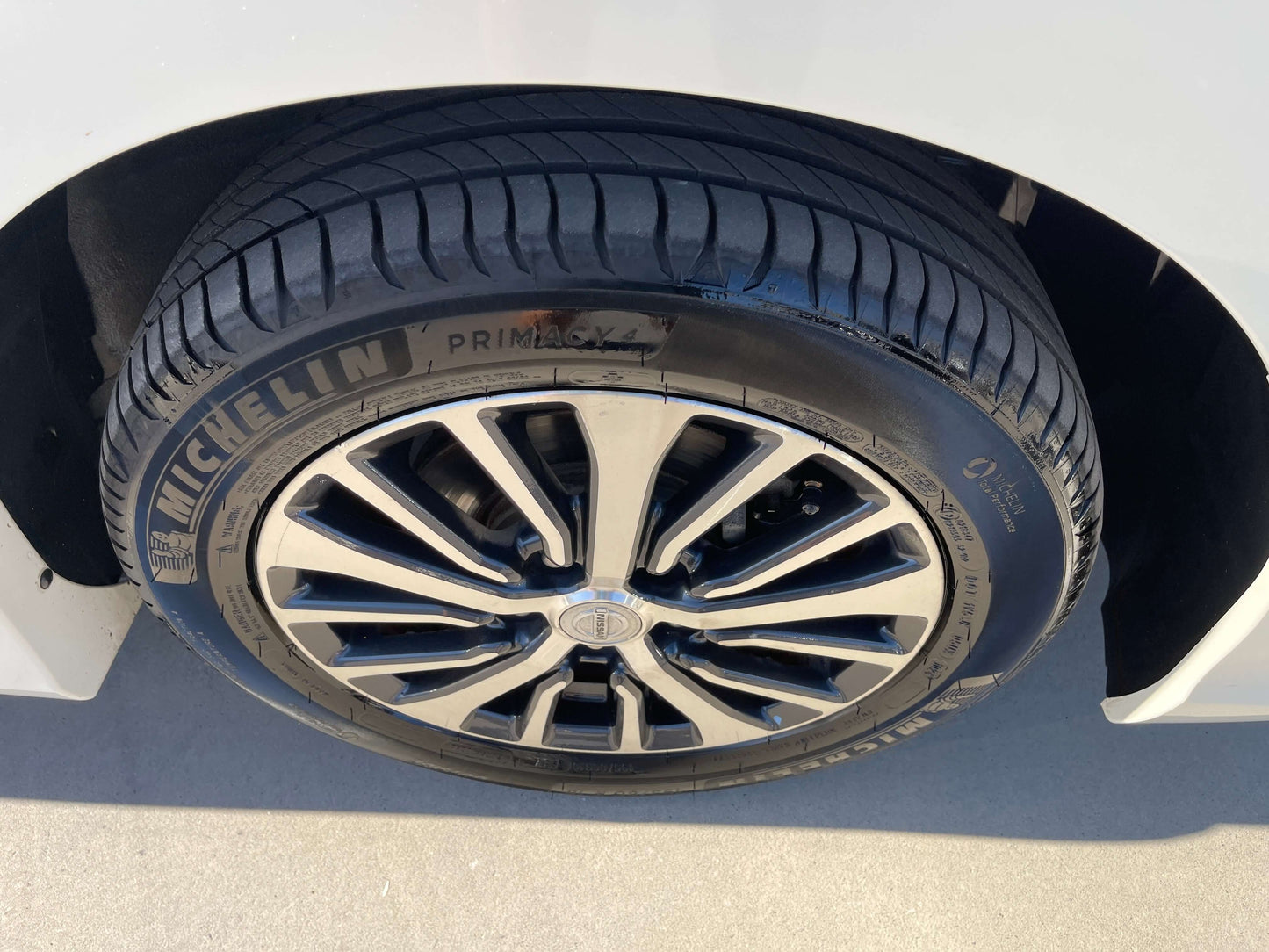 2015 Nissan Serena 2.0L S-Hybrid tire and wheel close-up, showcasing Michelin Primacy tire detail.