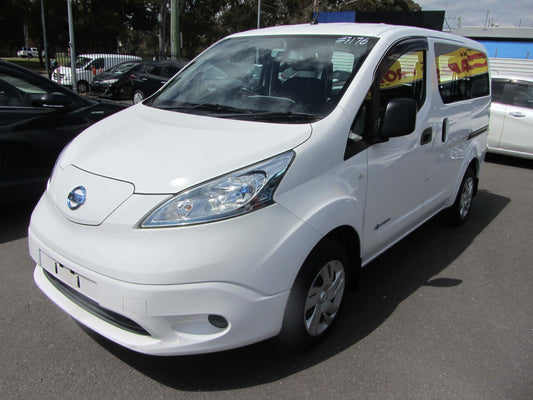2015 Nissan e-NV200 24kW Full Electric van in white, perfect for zero-emission transportation.