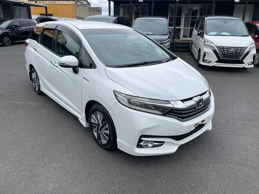 2015 Honda Shuttle 1.5L Hybrid X Edition in white, showcasing its modern design and spacious interior.