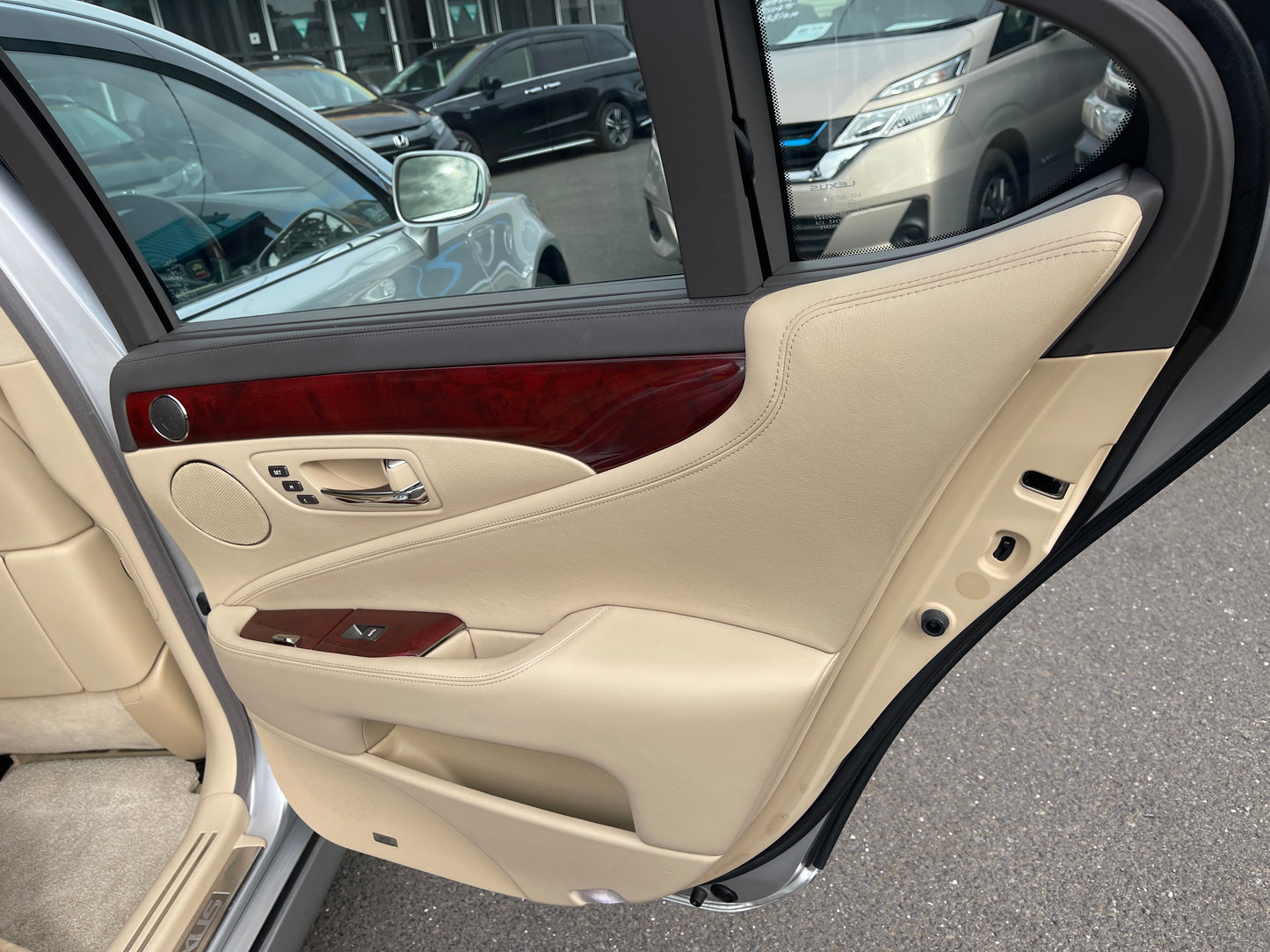 2007 Lexus LS600h AWD V8 5.0L Version U I Package Sun Roof Luxury Sedan, VIN 6ZZ70UVF455003692 (#3692)