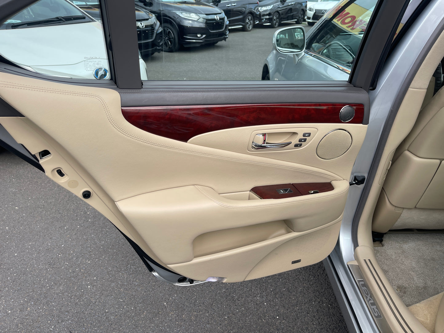 2007 Lexus LS600h AWD V8 5.0L Version U I Package Sun Roof Luxury Sedan, VIN 6ZZ70UVF455003692 (#3692)