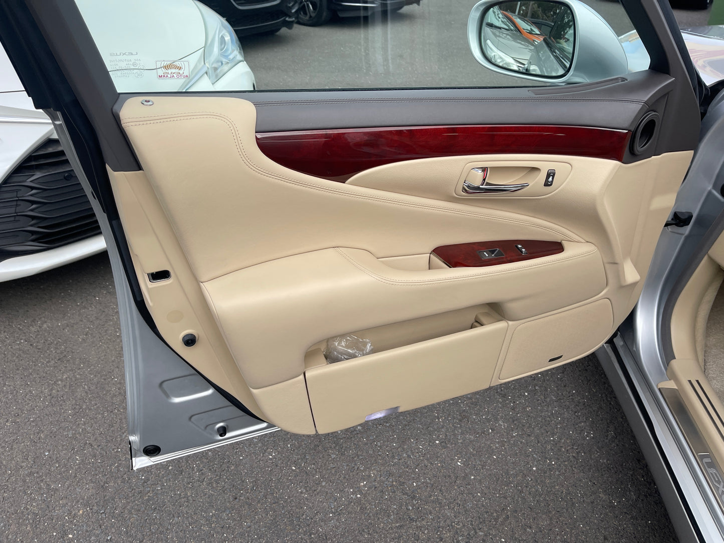 2007 Lexus LS600h AWD V8 5.0L Version U I Package Sun Roof Luxury Sedan, VIN 6ZZ70UVF455003692 (#3692)