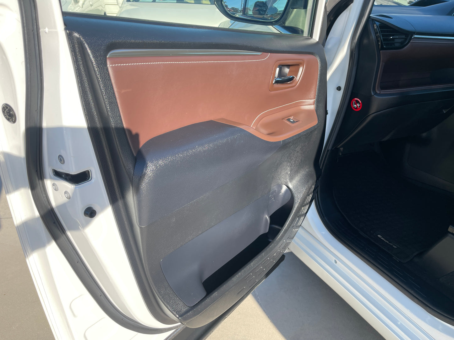 2014 Toyota Esquire 1.8 Hybrid Gi Edition 7 seater, VIN 6ZZE0ZWR800066256 (#6256)