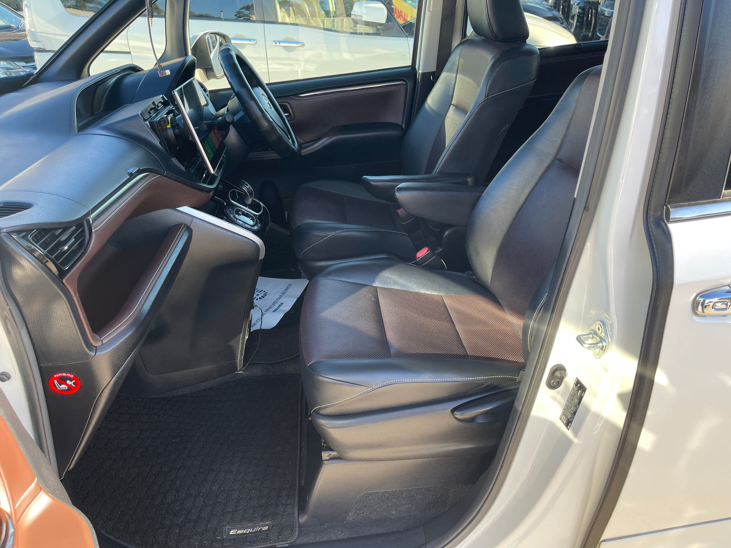2014 Toyota Esquire 1.8 Hybrid Gi Edition 7 seater, VIN 6ZZE0ZWR800066256 (#6256)