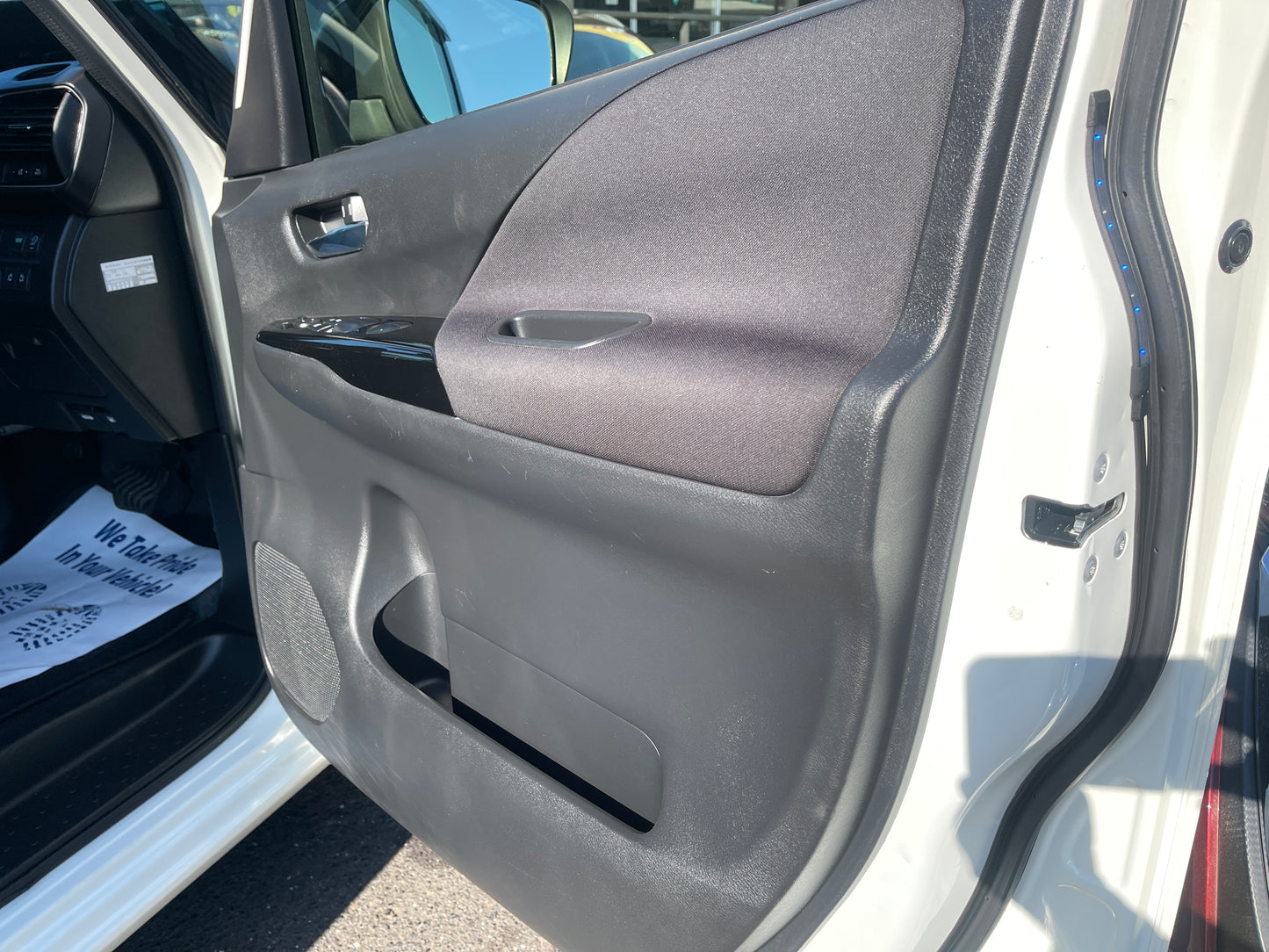 2016 Nissan Serena 2.0L S-Hybrid Highway Star G Edition 8 seats, VIN 6ZZG00GFC27010919 (#0919)