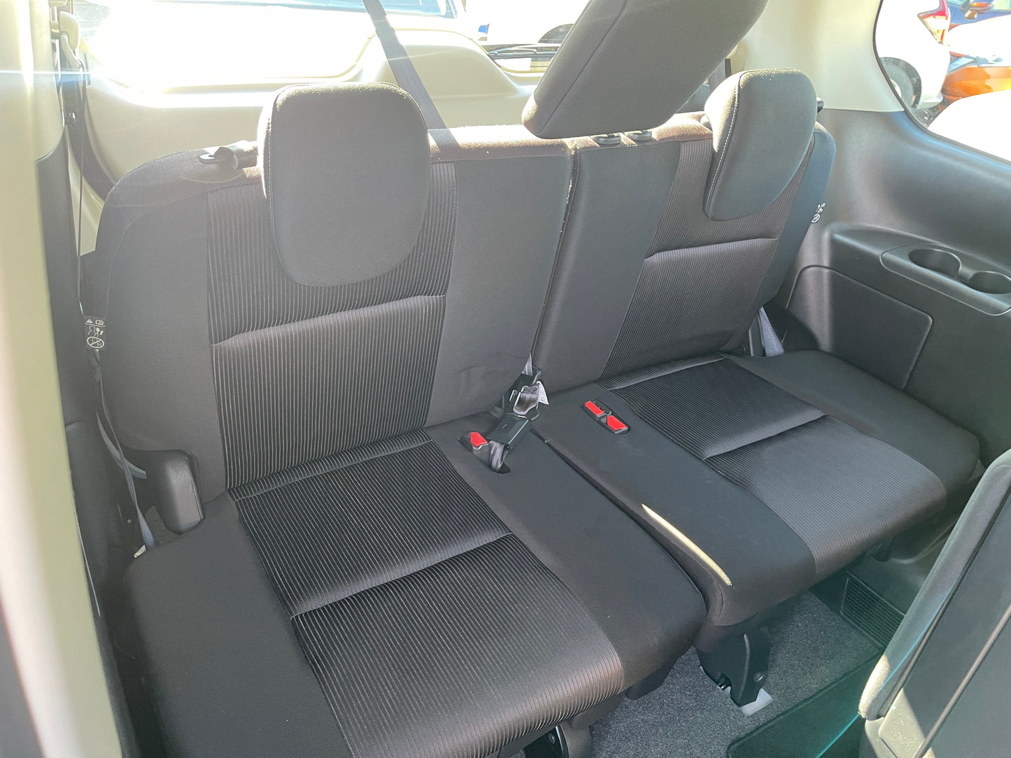 2016 Nissan Serena 2.0L S-Hybrid Highway Star G Edition 8 seats, VIN 6ZZG00GFC27010919 (#0919)
