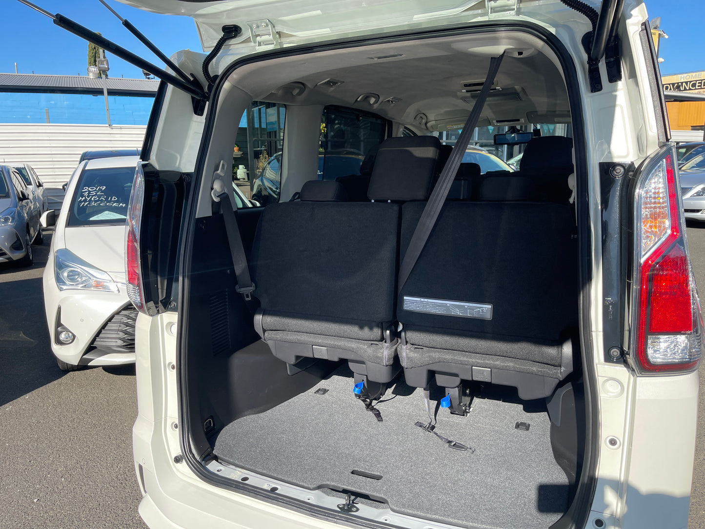 2016 Nissan Serena 2.0L S-Hybrid Highway Star G Edition 8 seats, VIN 6ZZG00GFC27010919 (#0919)