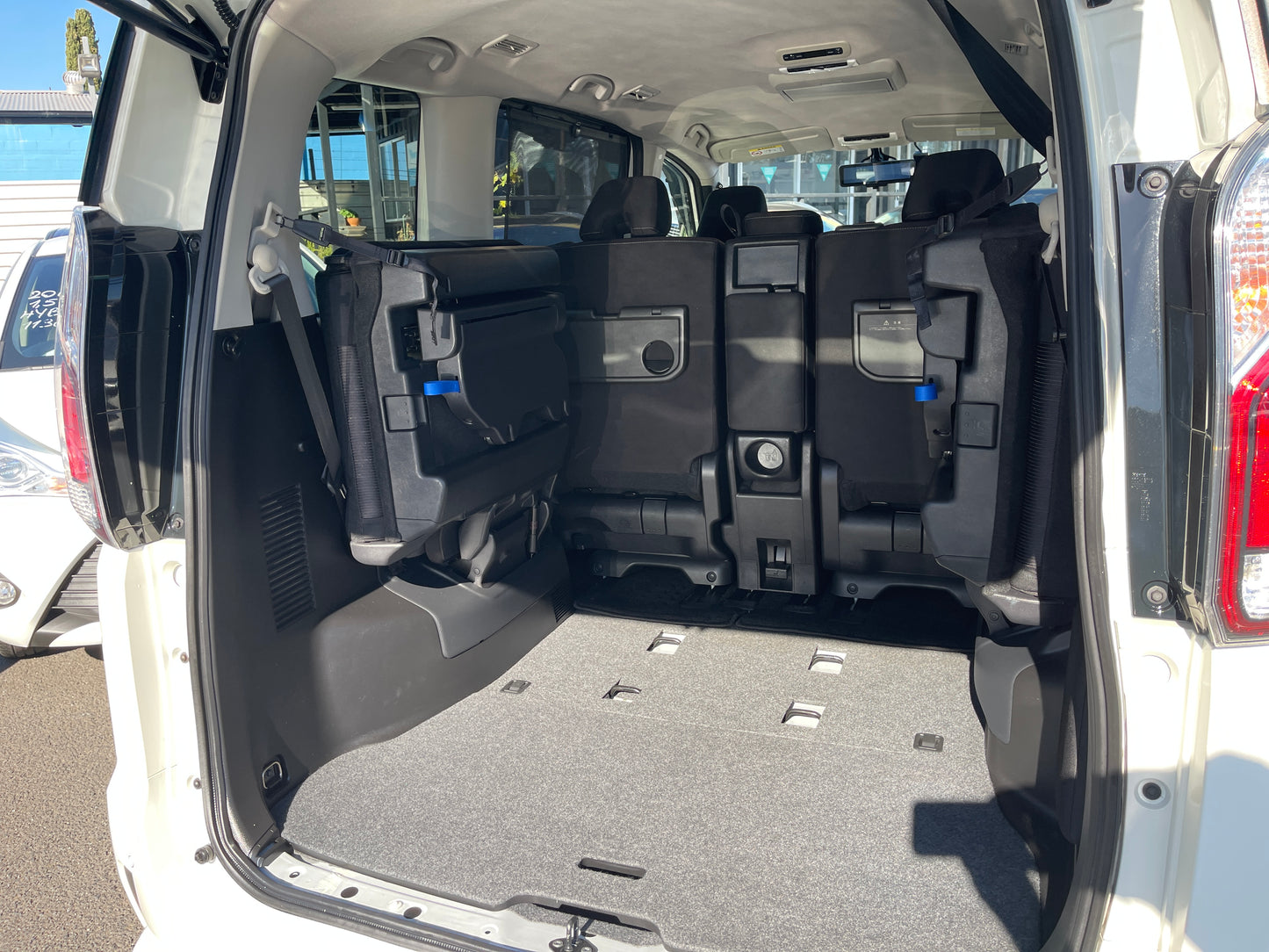 2016 Nissan Serena 2.0L S-Hybrid Highway Star G Edition 8 seats, VIN 6ZZG00GFC27010919 (#0919)