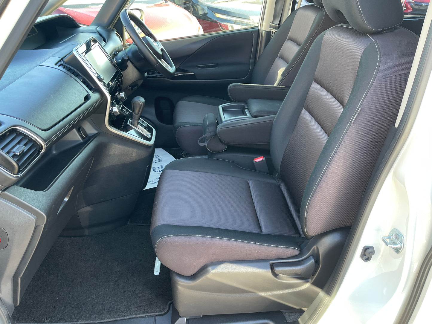 2016 Nissan Serena 2.0L S-Hybrid Highway Star G Edition 8 seats, VIN 6ZZG00GFC27010919 (#0919)