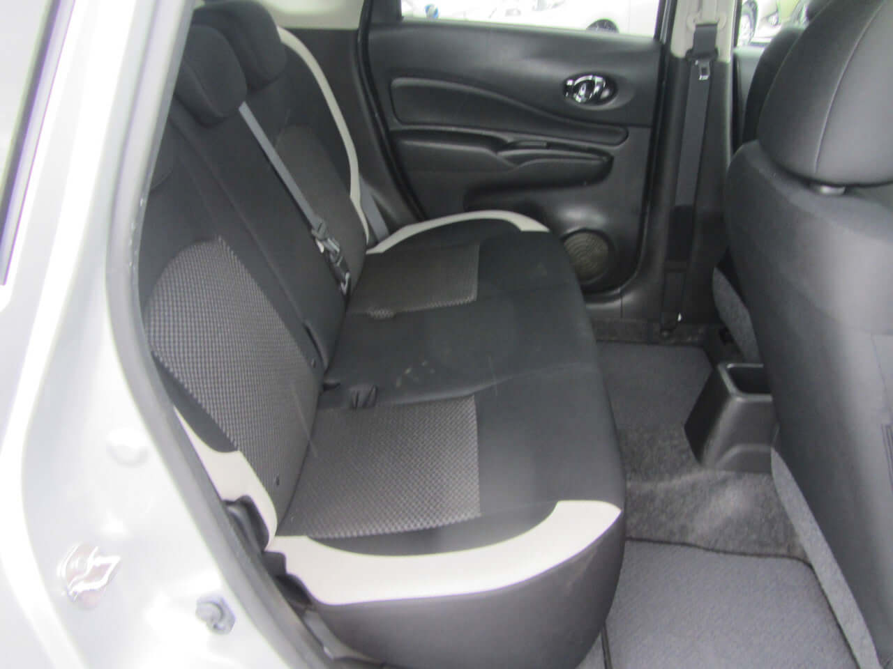 Interior view of the backseat of a 2019 Nissan Note e-Power G Edition showing spacious and comfortable seating.