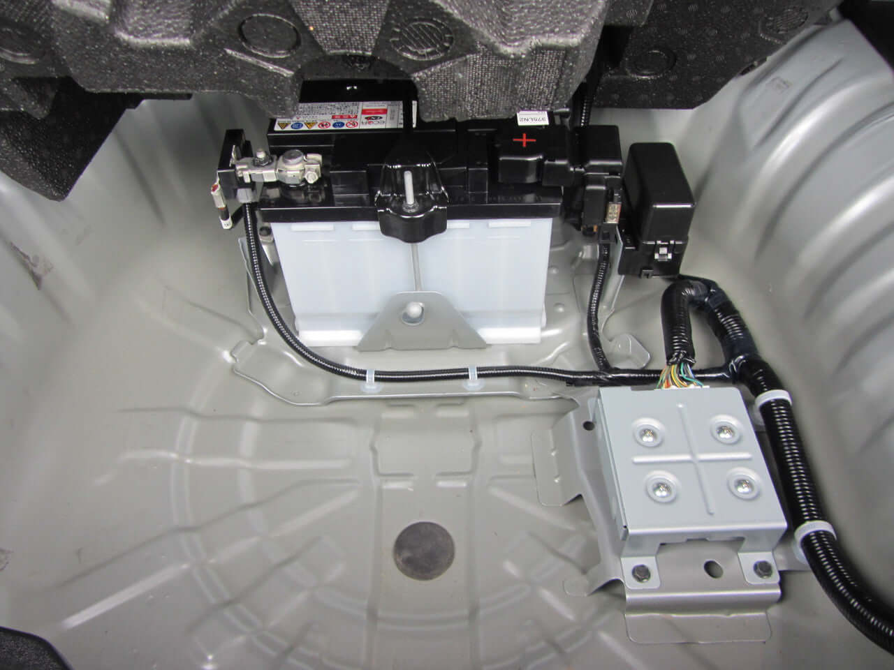 2019 Nissan Note e-Power G Edition hybrid battery system in trunk compartment.