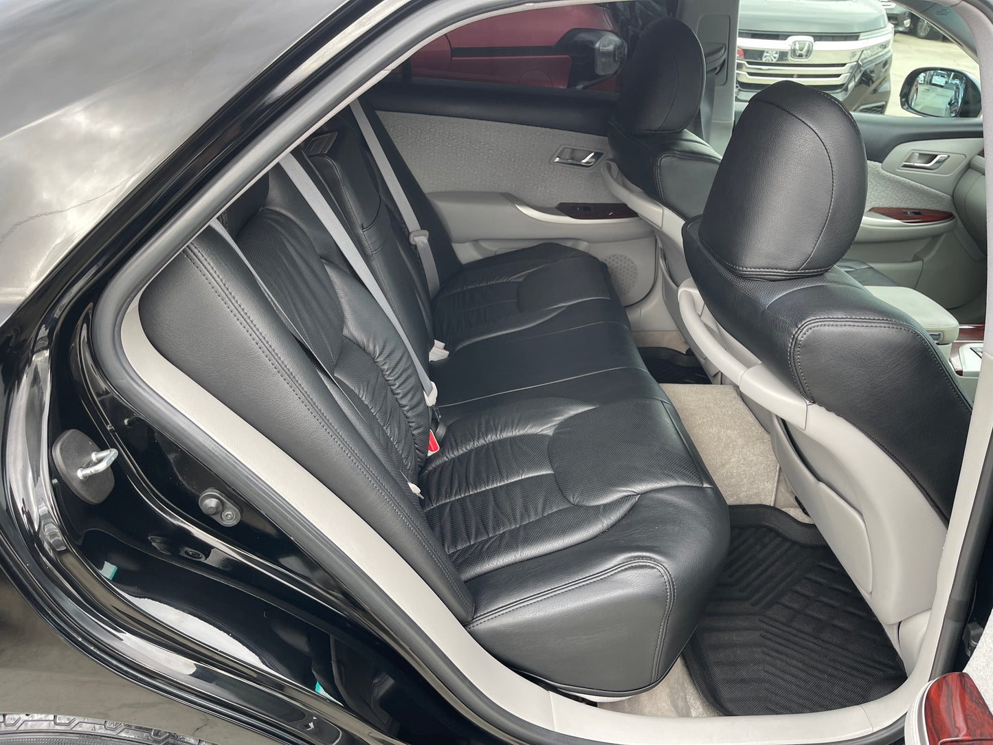 2012 Toyota Crown V6 3.0L Royal Saloon Luxury Sedan, VIN 6ZZBGRS2021009842 (#9842)