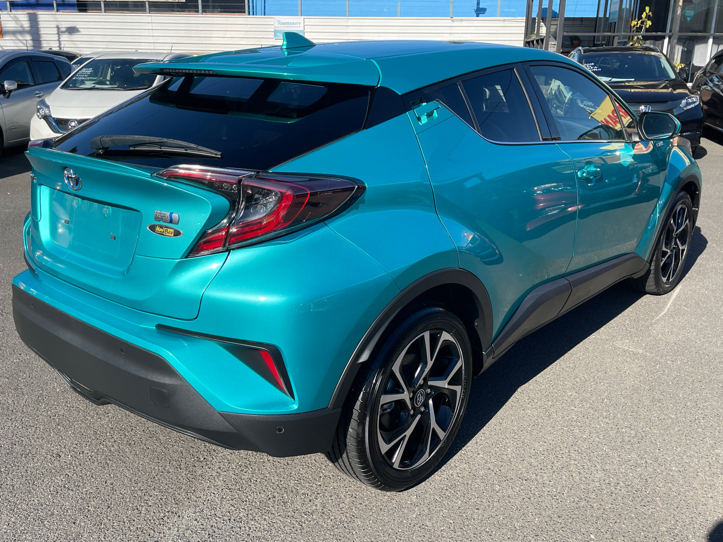 2017 Toyota C-HR 1.8L Hybrid Full Option Luxury SUV, VIN 6ZZG0ZYX102001994 (#1994)