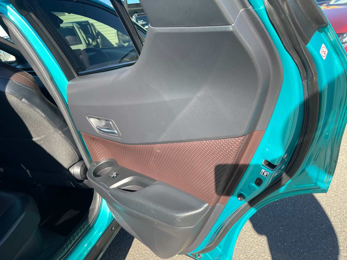 2017 Toyota C-HR 1.8L Hybrid Full Option Luxury SUV, VIN 6ZZG0ZYX102001994 (#1994)