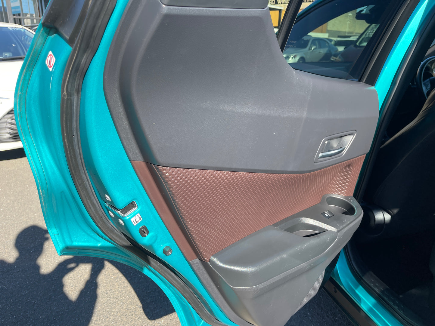 2017 Toyota C-HR 1.8L Hybrid Full Option Luxury SUV, VIN 6ZZG0ZYX102001994 (#1994)