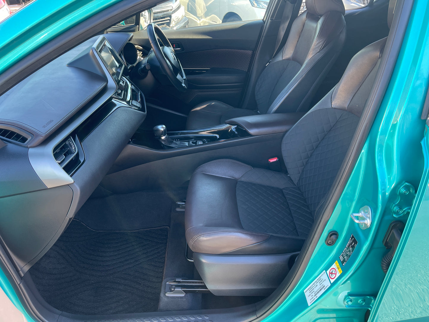 2017 Toyota C-HR 1.8L Hybrid Full Option Luxury SUV, VIN 6ZZG0ZYX102001994 (#1994)