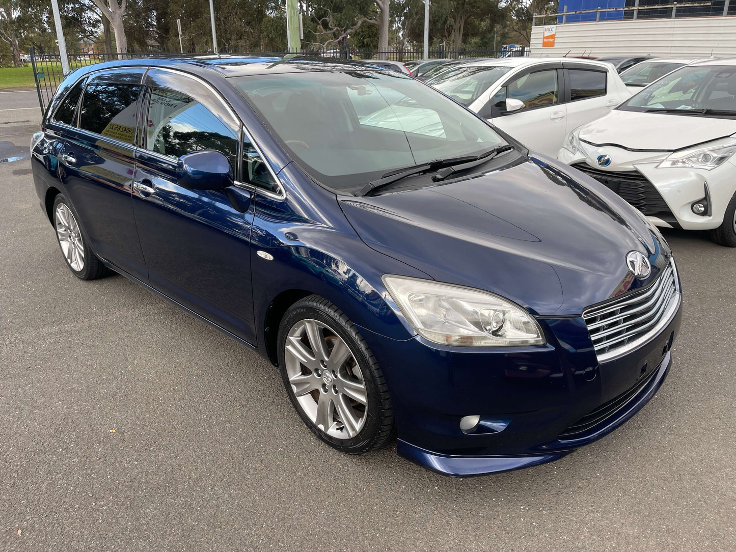 2008 Toyota Mark X Zio V6 3.5L 350G wagon in blue, showcasing its sleek design and alloy wheels.