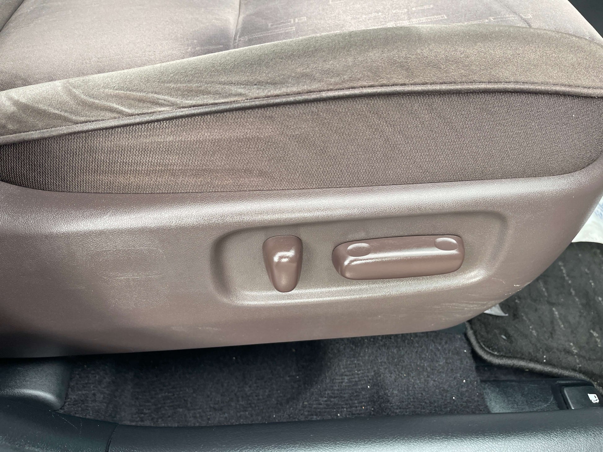 2008 Toyota Mark X Zio V6 3.5L seat adjustment controls interior close-up