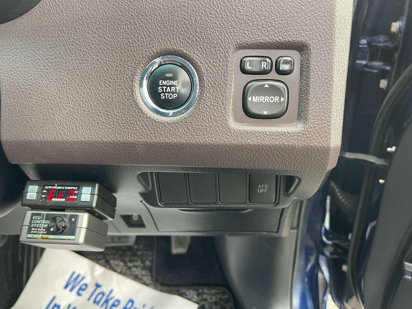 2008 Toyota Mark X Zio V6 3.5L dashboard controls, including engine start stop and mirror adjustment buttons.