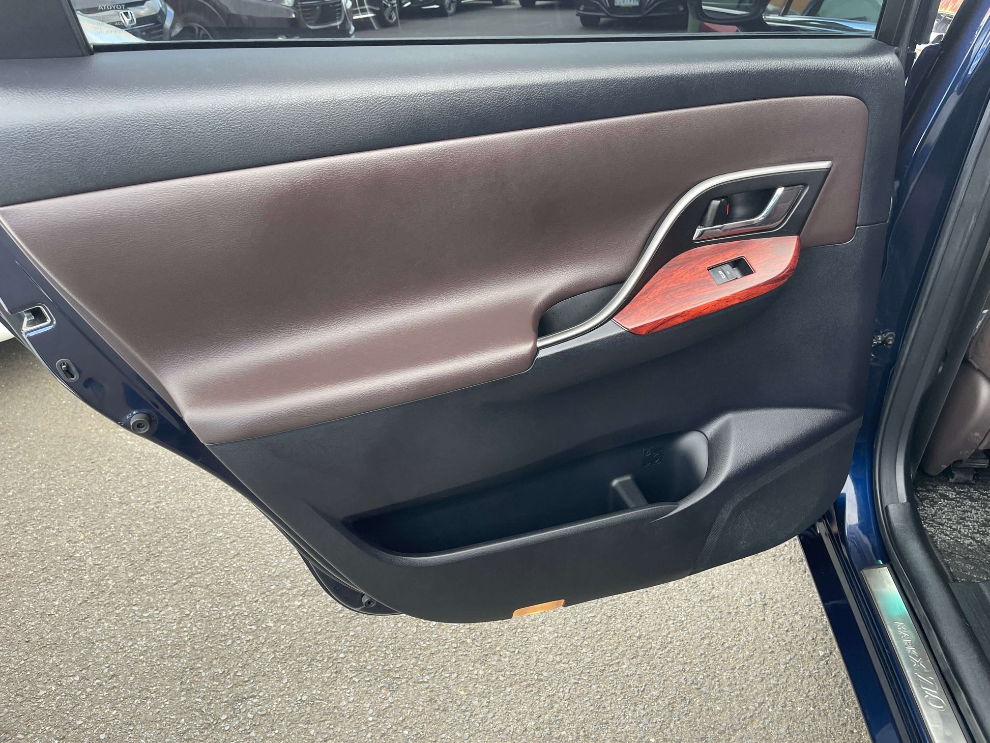 Inside view of 2008 Toyota Mark X Zio V6 3.5L door panel with wood accents and storage compartment.