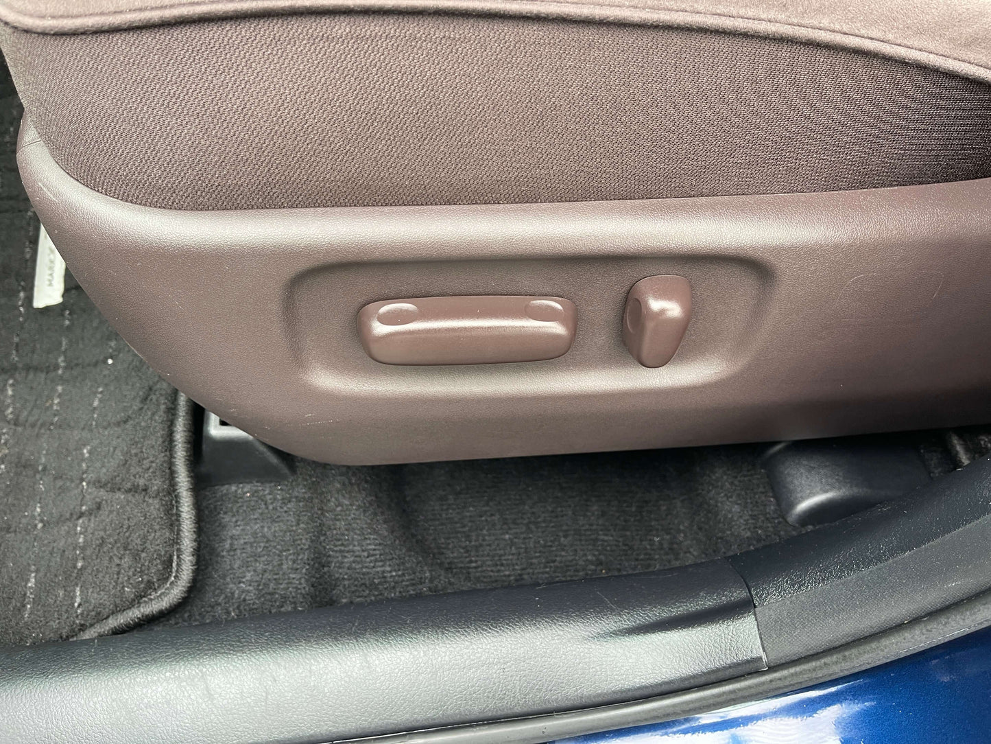 2008 Toyota Mark X Zio V6 3.5L seat adjustment controls for enhanced comfort and convenience.