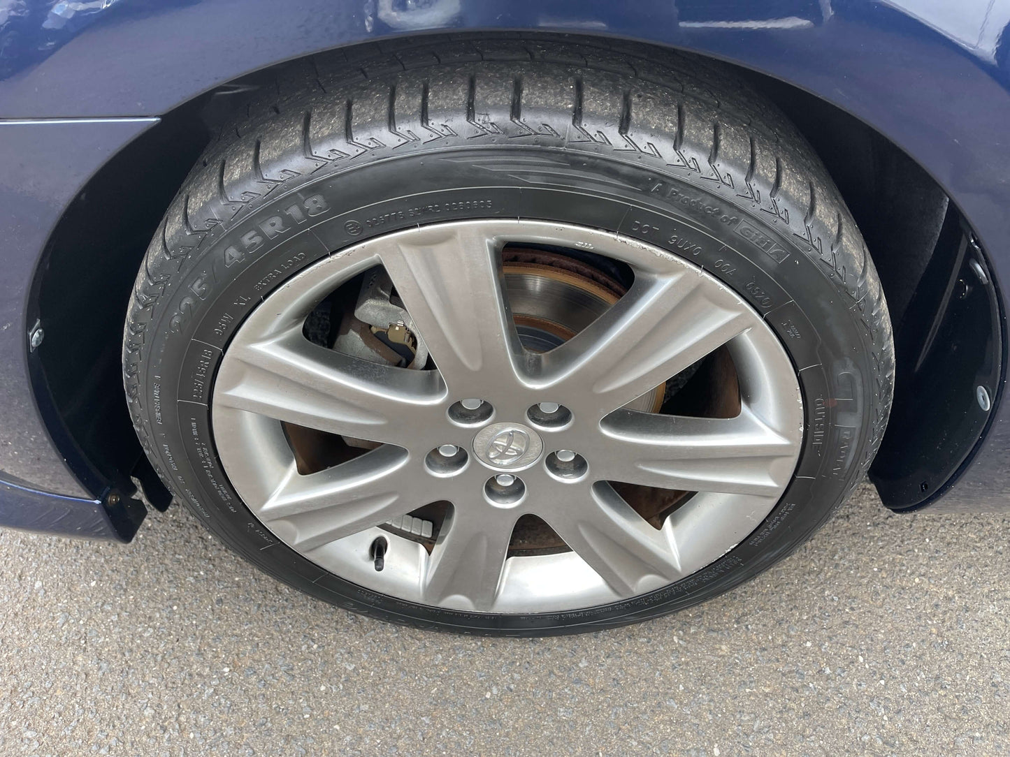 2008 Toyota Mark X Zio V6 3.5L wheel and tire view with alloy rims, showcasing tire condition and tread depth.