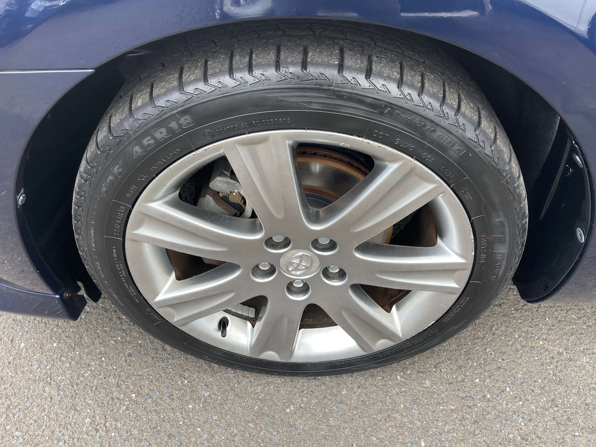 2008 Toyota Mark X Zio V6 3.5L wheel and tire view with alloy rims, showcasing tire condition and tread depth.